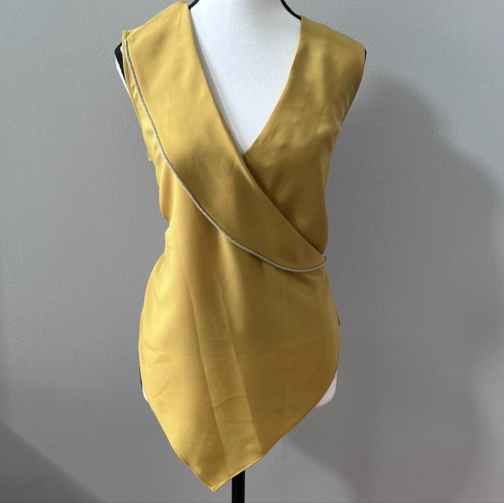 Rachel Roy sleeveless tank top blouse in women's medium / pale mustard yellow 💛